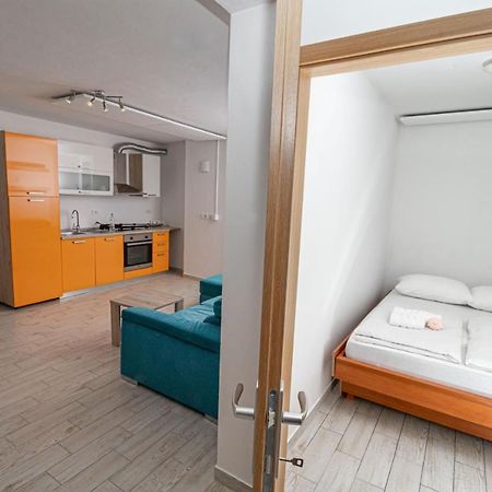 Sml Apartments 2 Izola Bagian luar foto