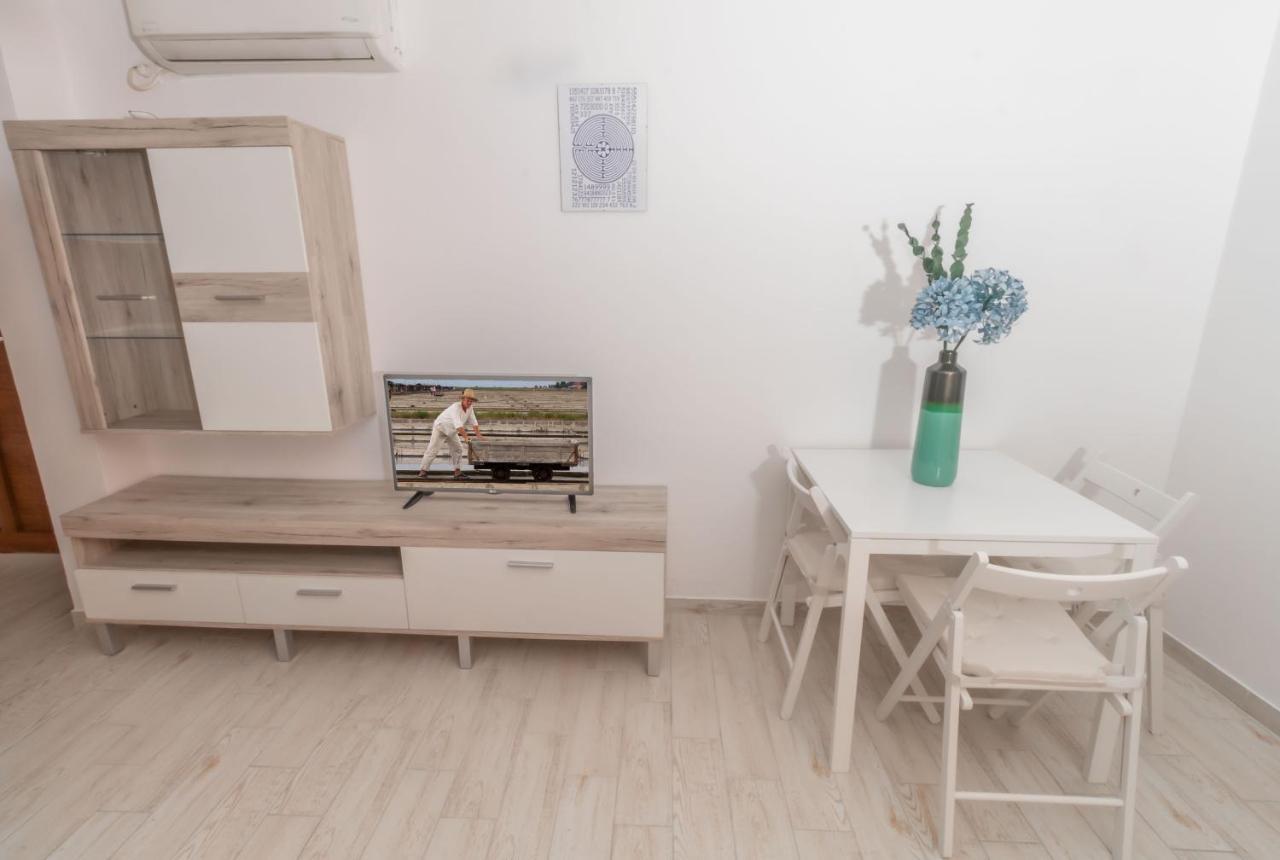 Sml Apartments 2 Izola Bagian luar foto