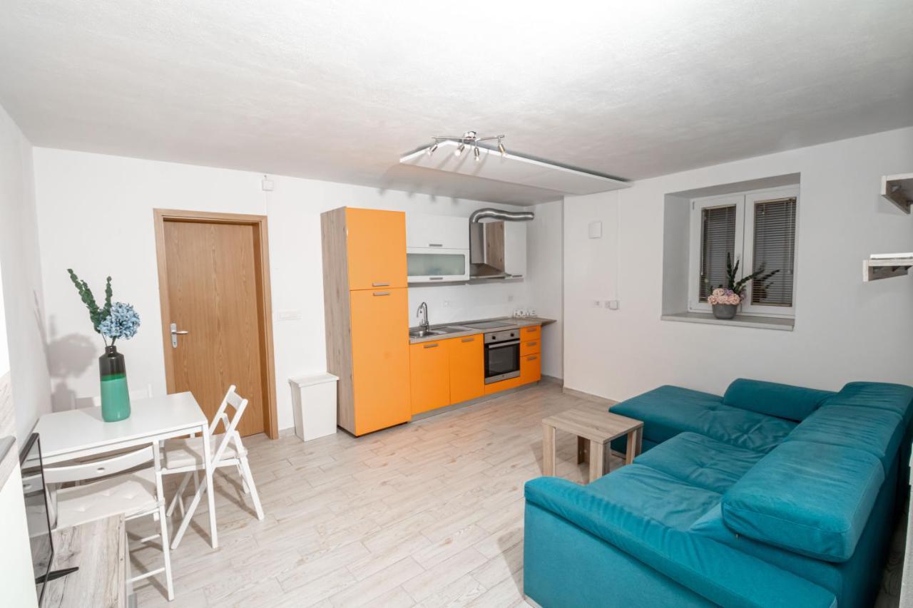 Sml Apartments 2 Izola Bagian luar foto